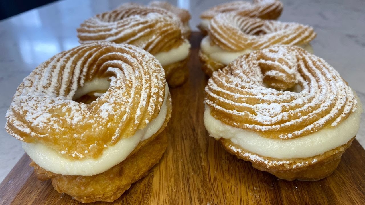 Fried Zeppole with Ricotta Filling - Zeppole Frito com Recheio de Ricota