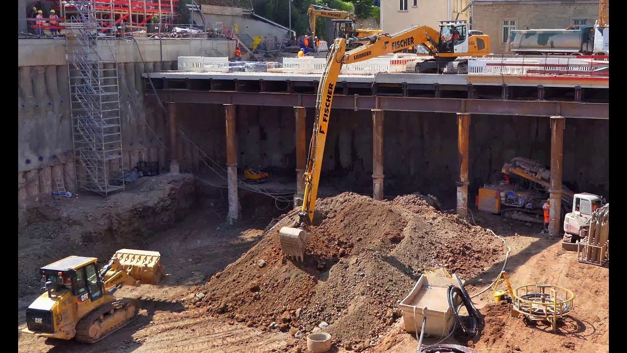 ** Stuttgart 21 ** LIEBHERR R 946 Multi-User w. Long-Reach Digging Out Train Tunnel, 01.06.2017.