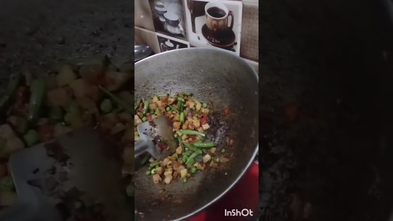 Bahut dino ke  baad hm sab  Milkar andda chaumin khaye 😋😃