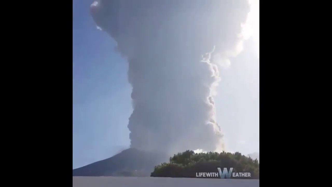 Stromboli volcano eruption from the live cam
