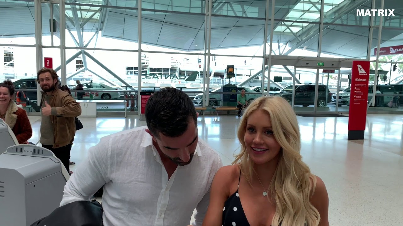 Bachelorette Ali Oetjen & Taite Radley At Sydney Airport
