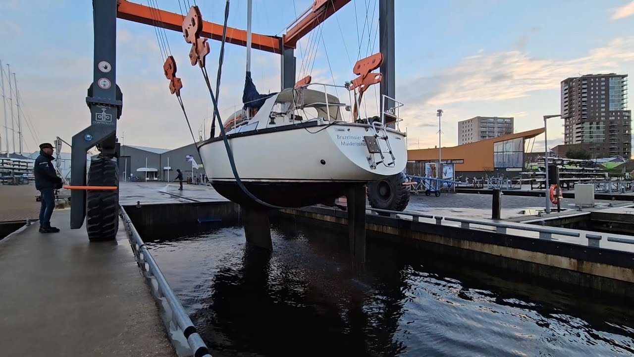 THE END - SOLD | The Dufour 31 project | Episode 12 | spraying the hull after 3 years in the water