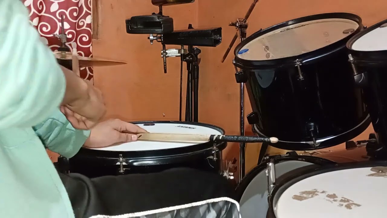 Como tocar coros de adoración en la batería 