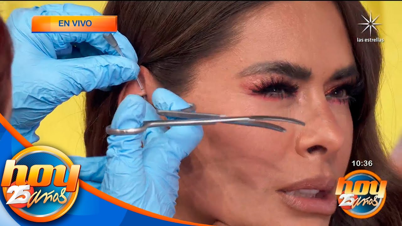Galilea Montijo y Arath de la Torre se perforan las orejas en vivo | Programa Hoy