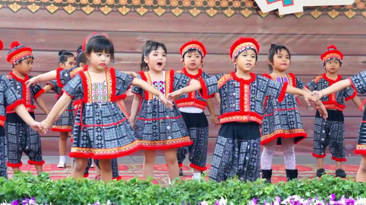 การแสดงอนุบาล 2/4 หนุ่มชาวเขารักสาวชาวดอย  |โรงเรียนโสมาภา นวมินทร์