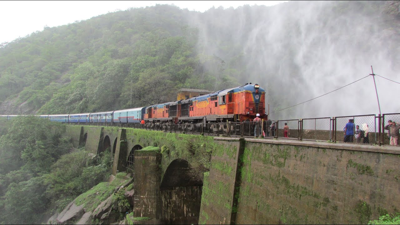 Indian Railways : Amaravati Express passing Dudhsagar waterfalls under drizzle