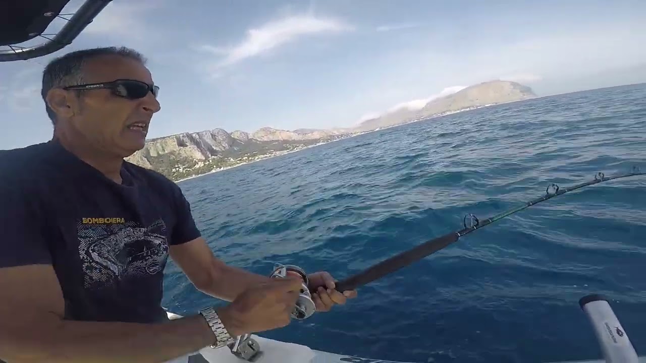 Traina con il vivo Charter Pesca Palermo alla ricerca della ricc.....tonno!