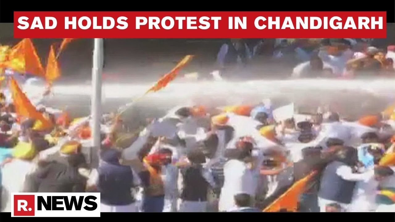 Police Use Water Cannon Against Akali Dal Leaders And Workers Protesting Against Punjab Govt