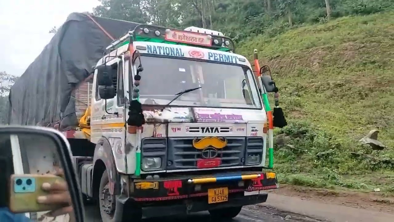 घाट पर गाड़ी ध्यान से चलाएं🙏🚛🛣️