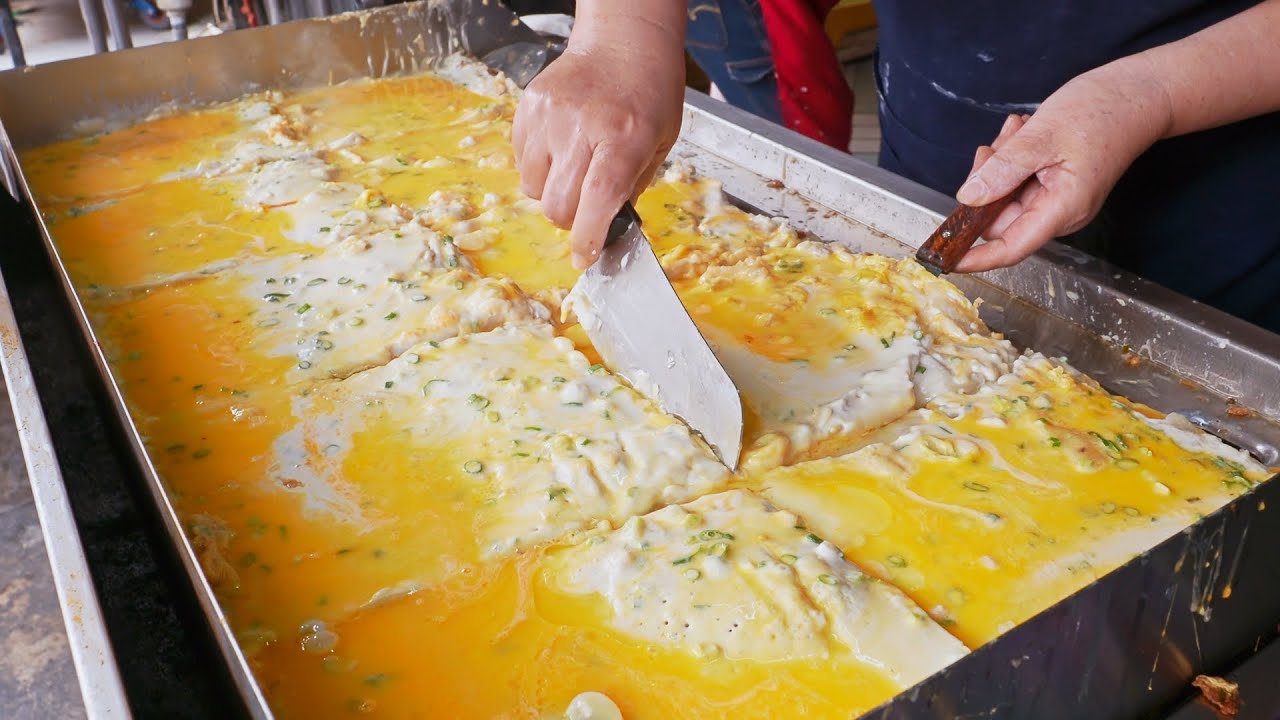Egg Waterfall！Amazing Giant Omelet Vegetable Pancake Making/古早味粉漿蛋餅製作, 九層塔蛋餅-台灣街頭美食
