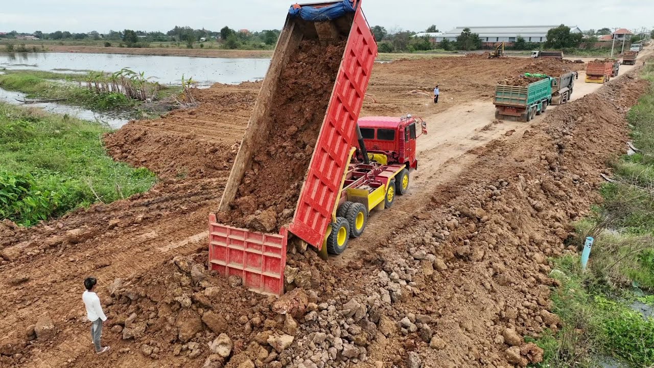 Great Project Bulldozer KOMATSU D53P Building New Road, 25Ton Truck Delivery Dirt