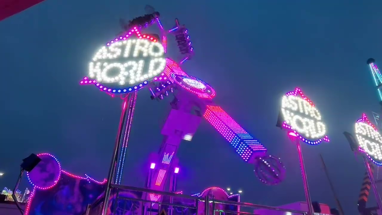 Manège AstroWorld Nouveauté 2025 Fête foraine Alençon