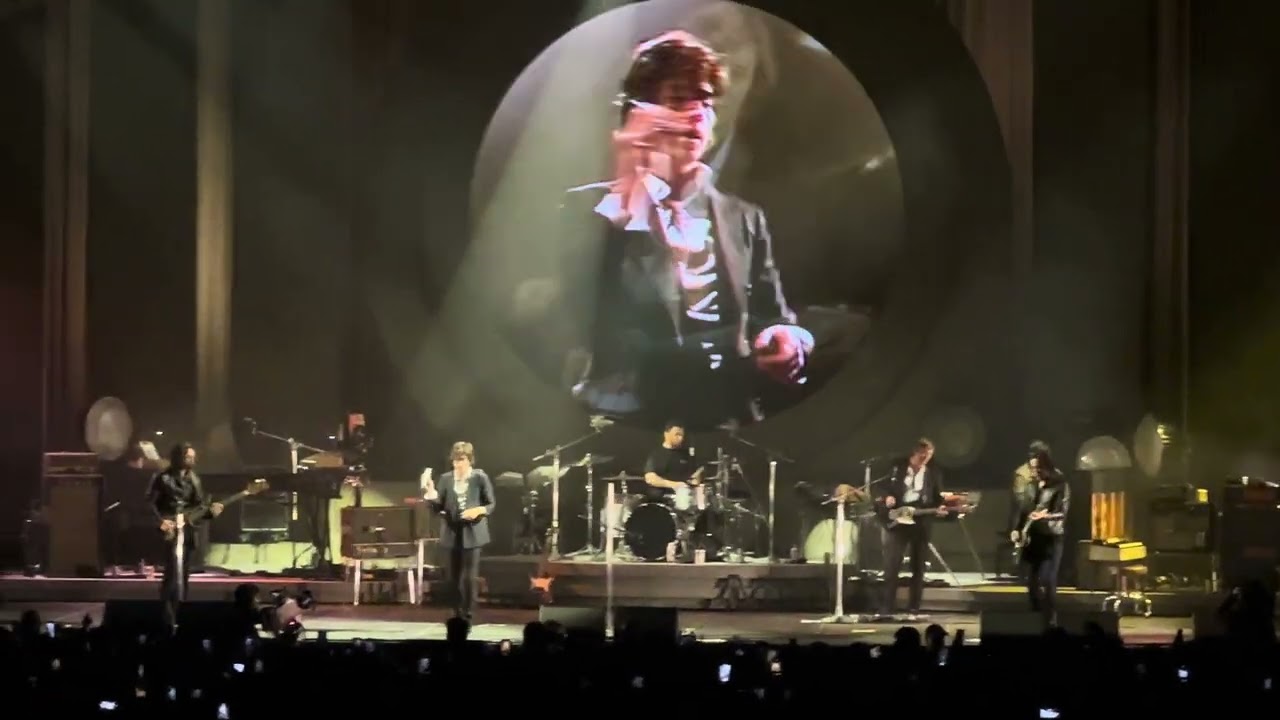 Arctic Monkeys - Suck It and See live (09/15/2023)