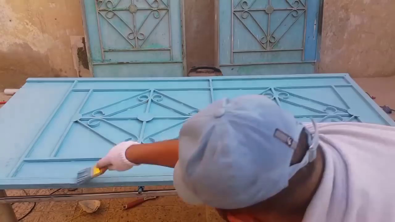 طريقة دهان ابواب الحديد القديمة (ترميم منزل قديم )
renewal of iron doors