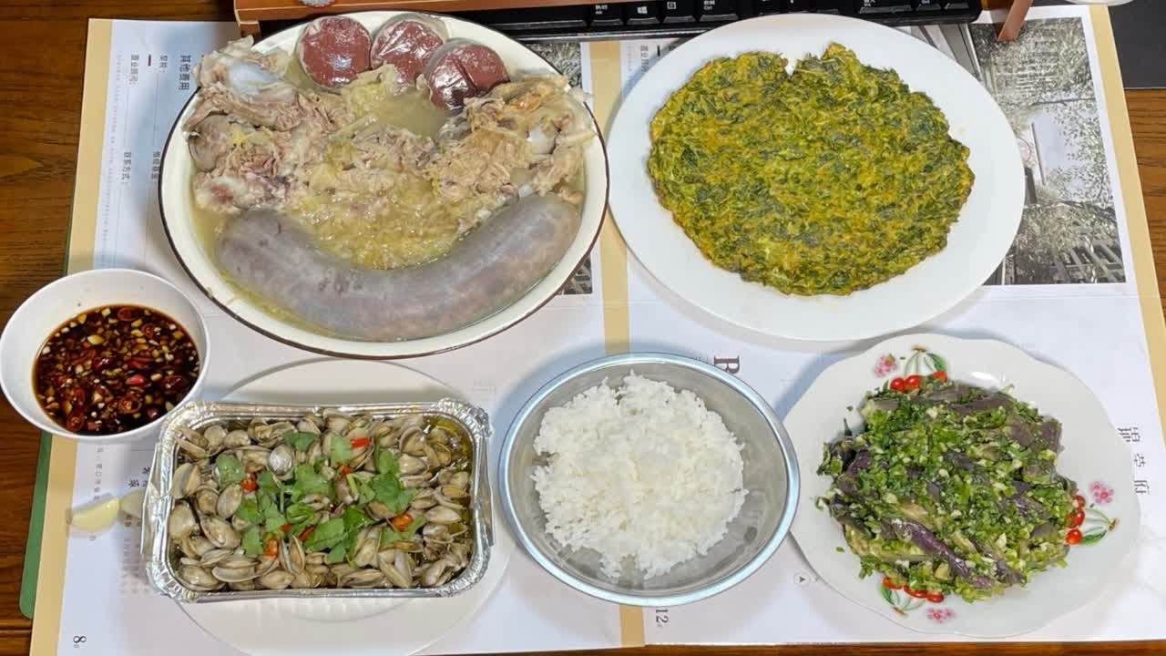 群居不倚，独立不惧。喧闹任其喧闹，自有我自为之。