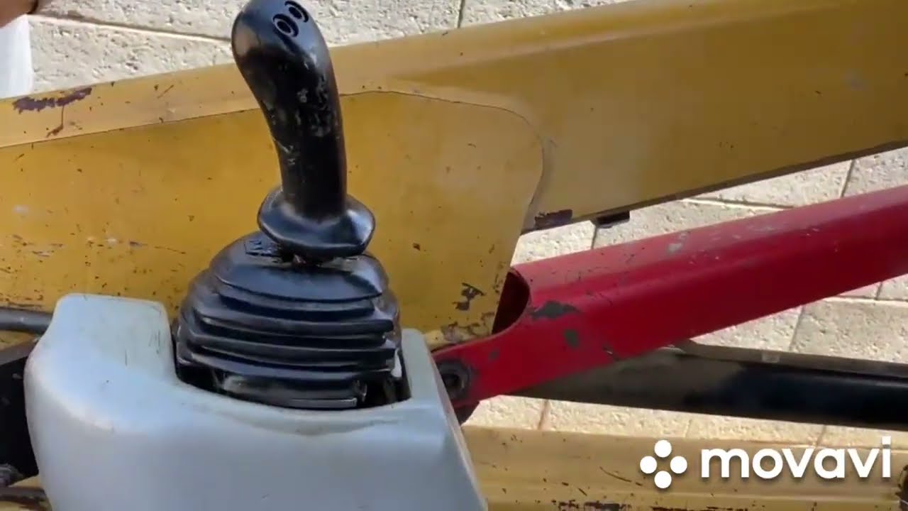 اصلاح اذرعة الحركة للمعدات وهذا على بوبكات cat216b   Gear shift lever repair