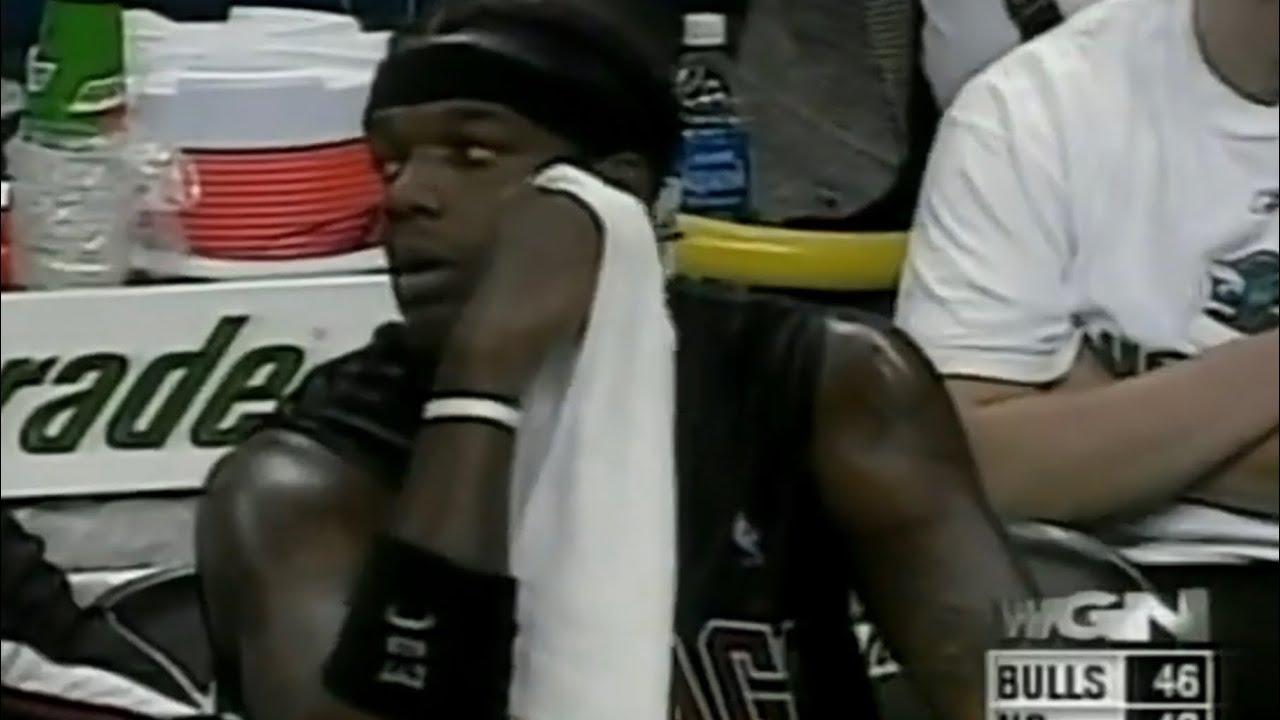 Eddy Curry Bulls 16pts 9rebs vs Hornets (2003)