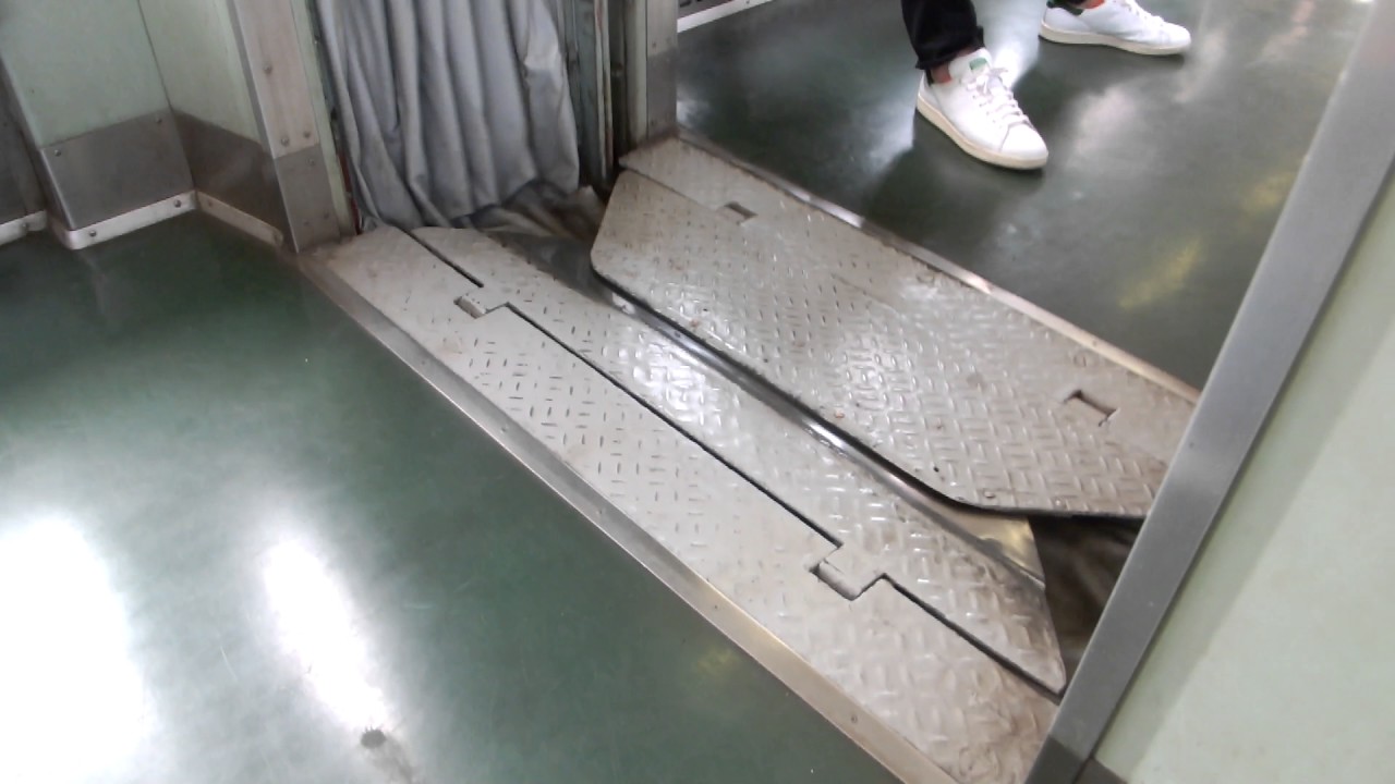 【ジャンピングトレイン！？】揺れが激しいことでん琴平線　車端部の様子