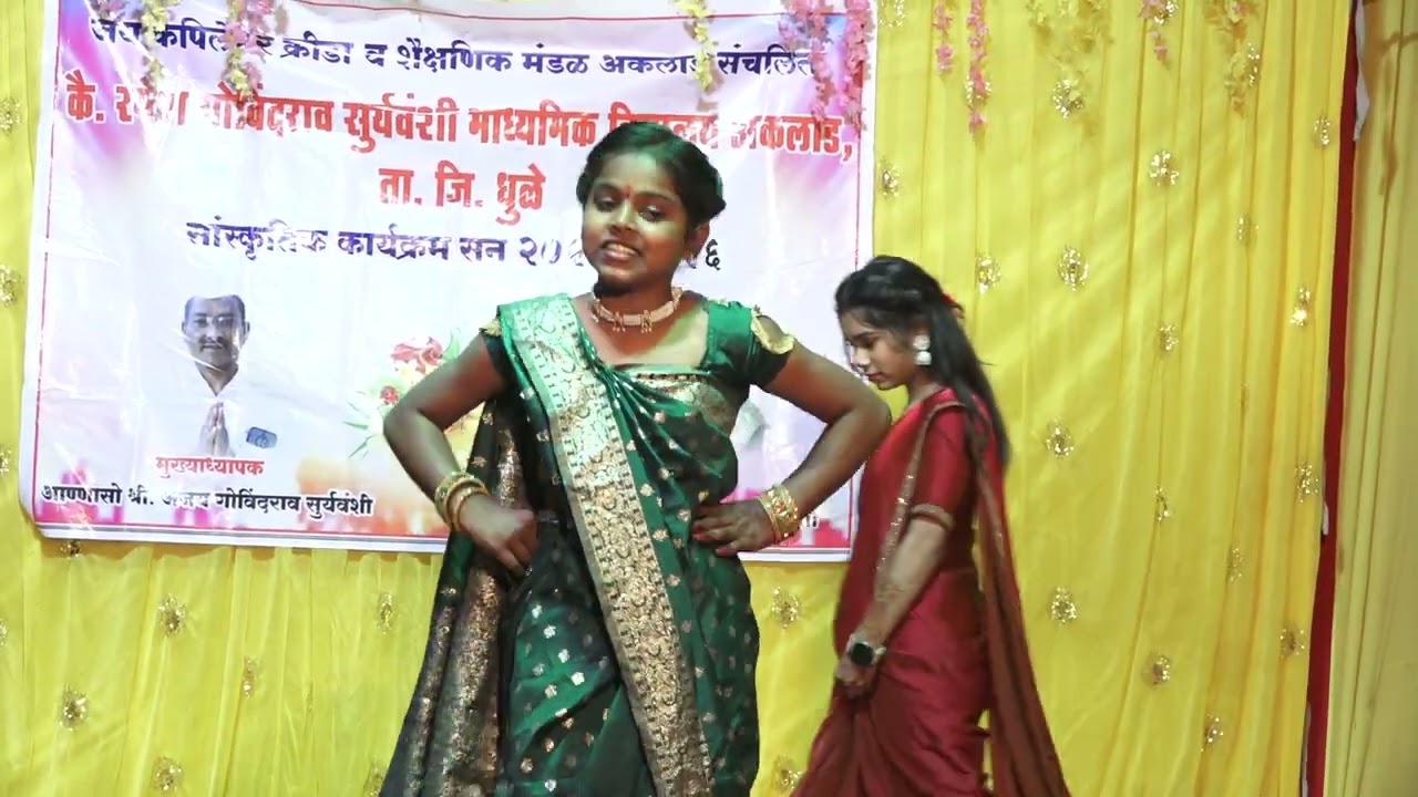 उंगली पकड के चलना सिखाया 
