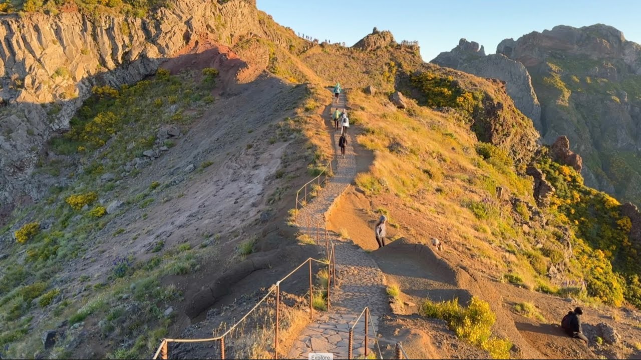 A challenging hike between two peaks in Madeira island - Pico to Pico hike