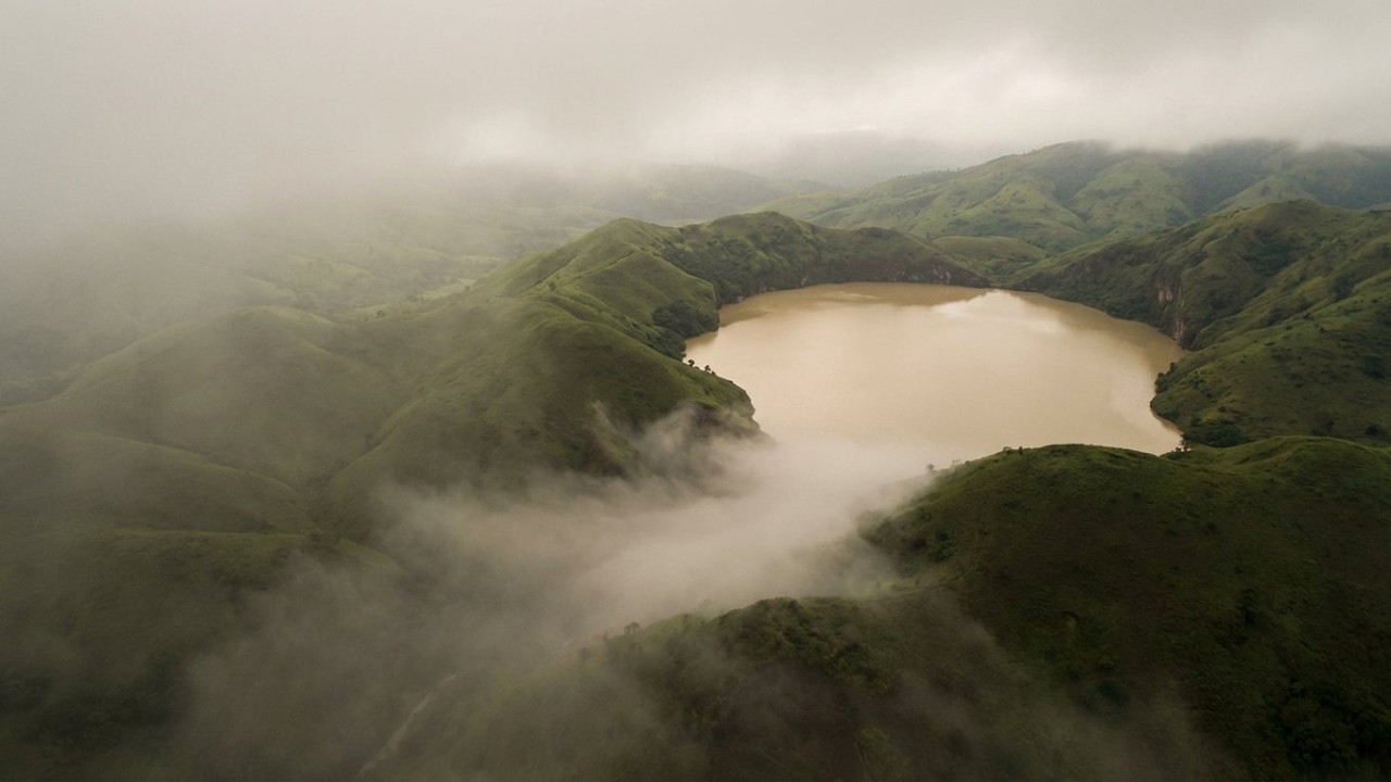 LAKE OF DEATH — Lake Nyos