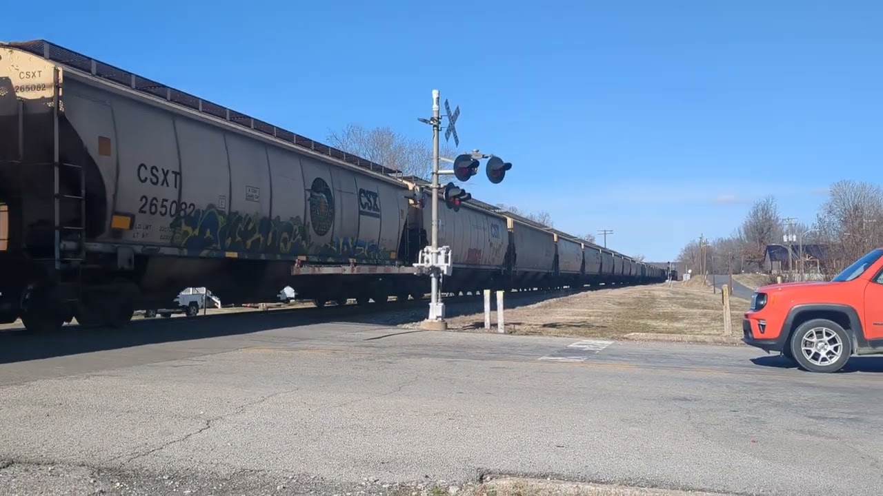 Grain train in Mortons Gap, Kentucky 