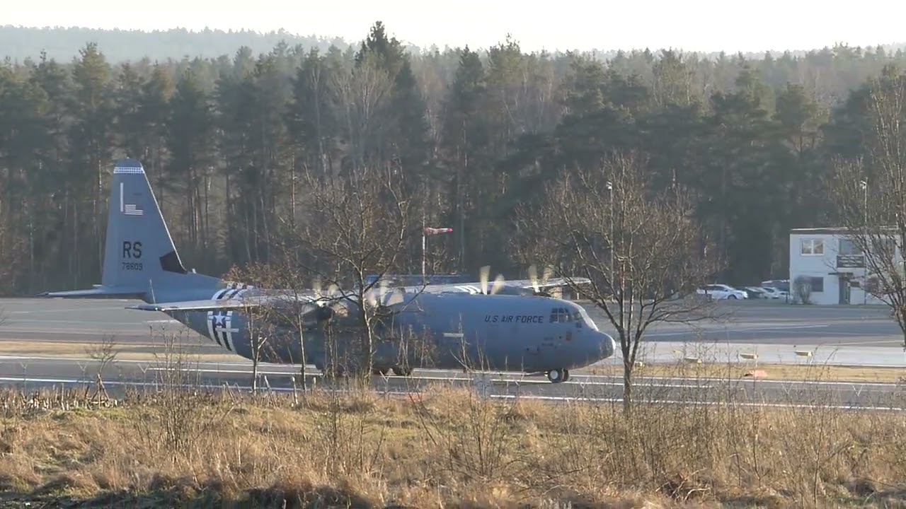 Grafenwöhr Army Airfield, C 130J 30 Hercules 07 8609 Start und Landung, 28 02 2022