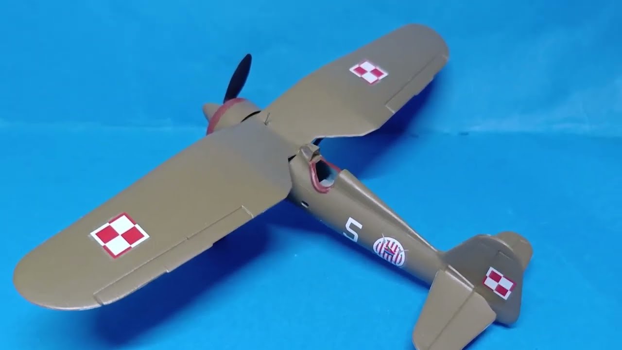 PZL P-11c ,111 Eskadra Myśliwska, ZTS Plastyk 1:72, vintage (1988)#plasticmodelkits #history #ww2