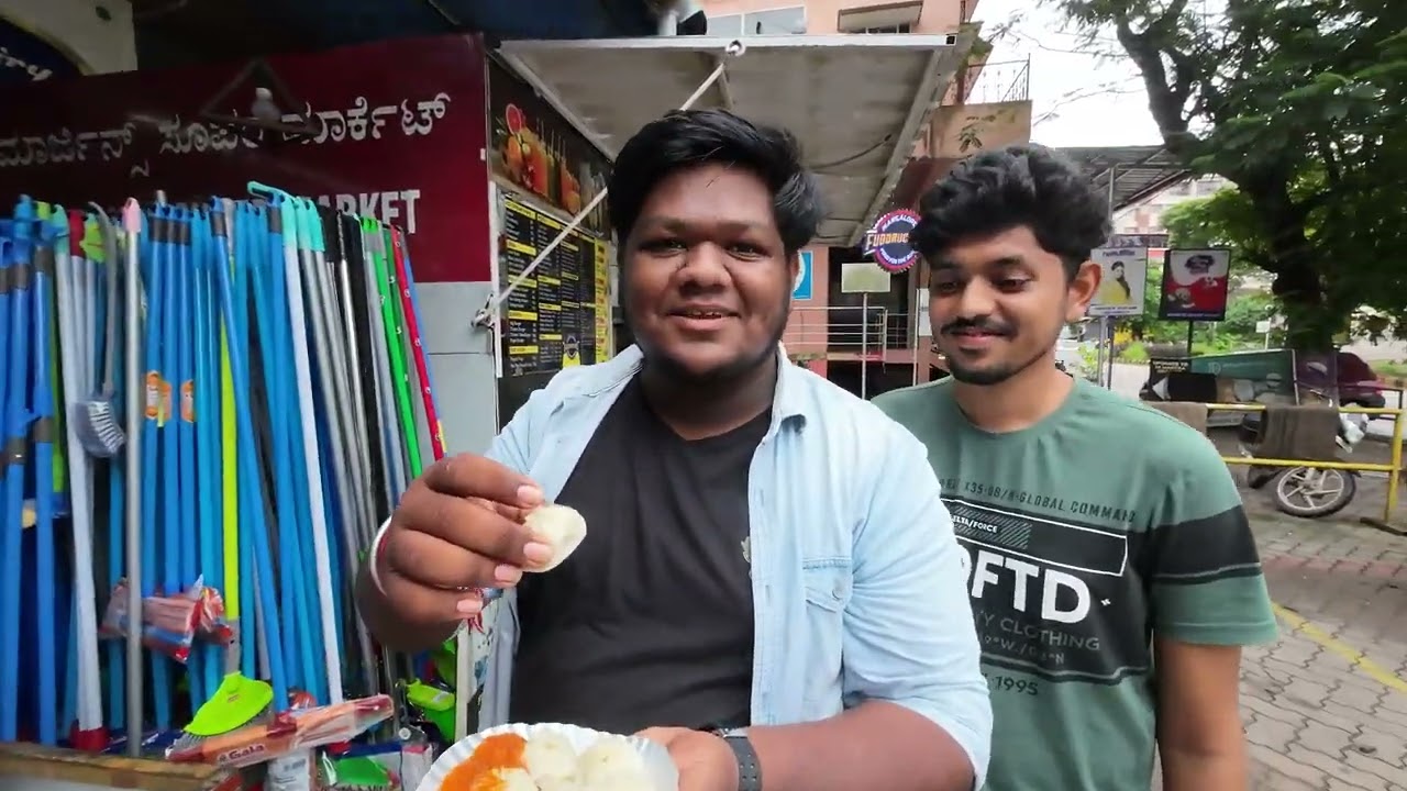 Momos with friends 🤗