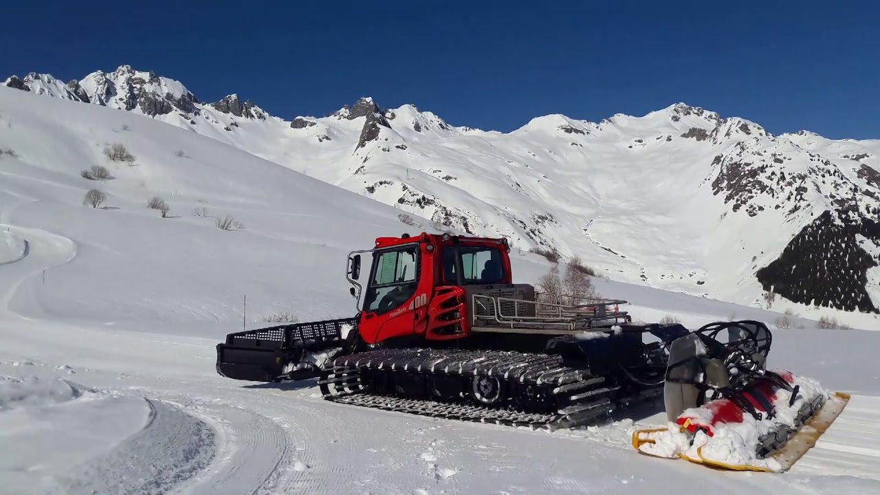 PistenBully 400 - Machine de jour à Valmorel