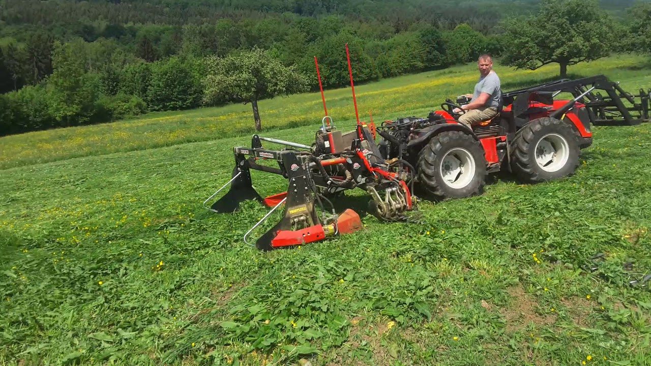 BSD mit Antonio Carraro beim Mähen mit Doppelmesser 10 m Arbeitsbreite