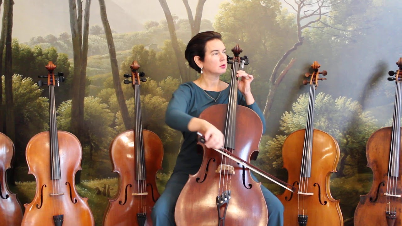 7/8 Antieke cello zonder en daarna met Frirsz cello staartstuk, tailpiece test