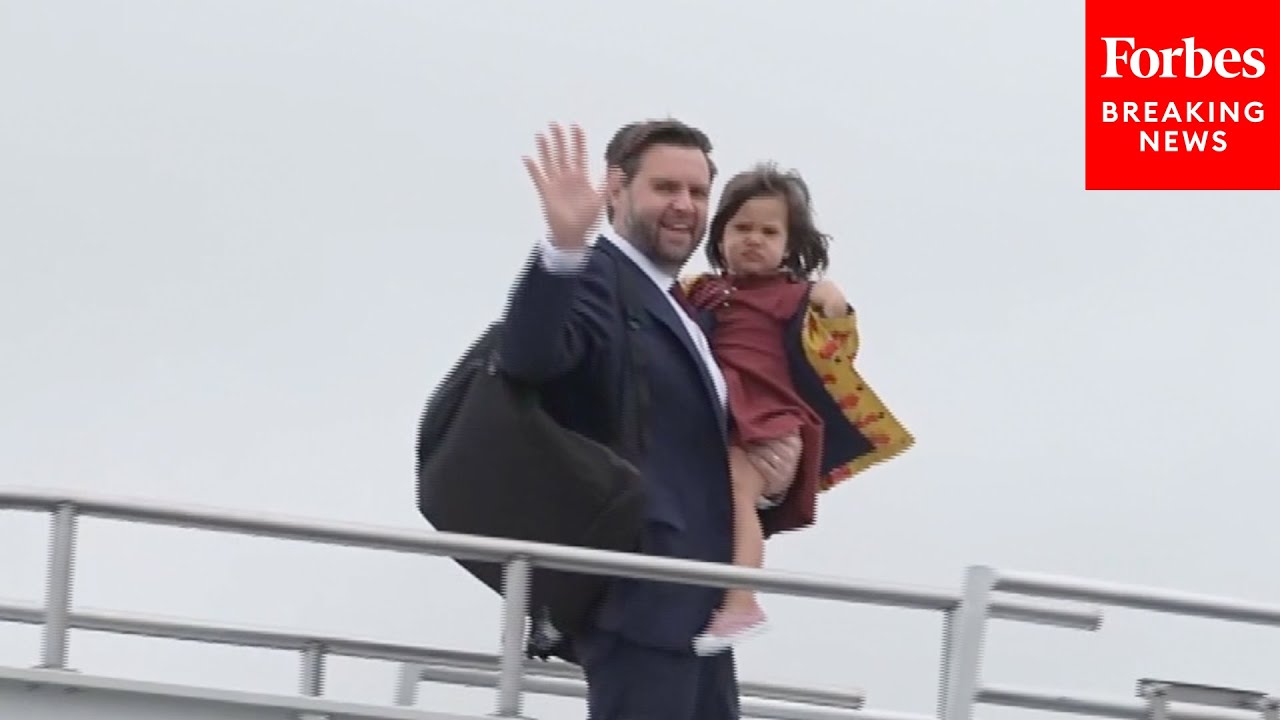 JUST IN: JD Vance And Family Depart From Kentucky En Route To Pennsylvania For Campaign Rally