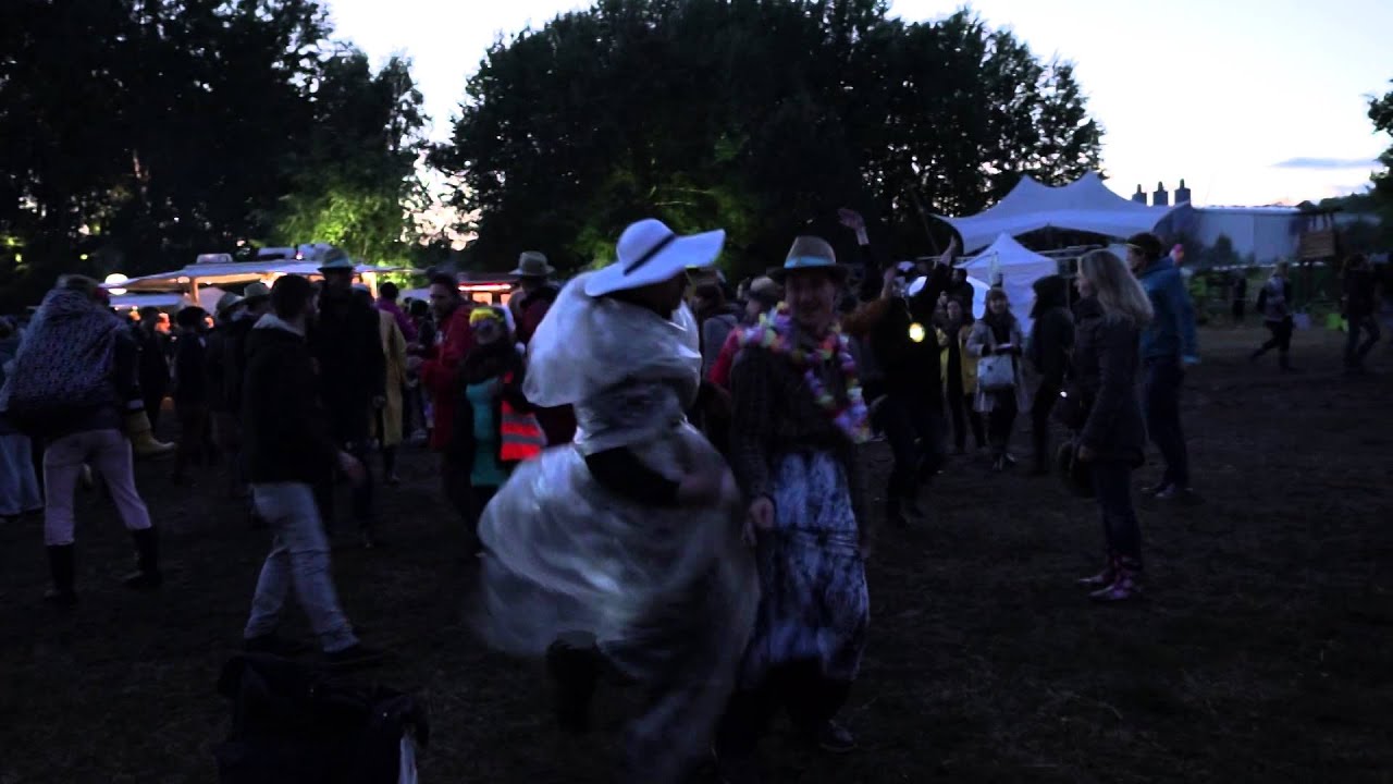 Immergut Festival 2015 / dancing crowd / Erlend Øye & The Rainbows