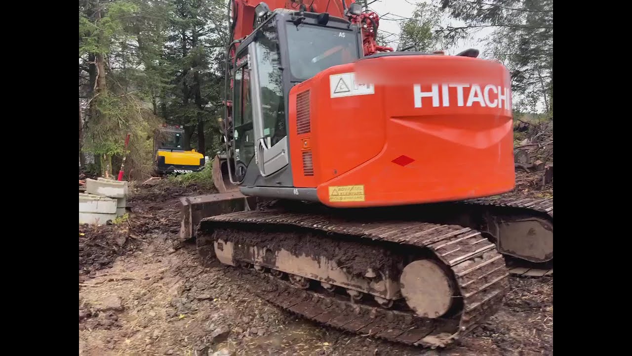 2009 Hitachi ZX135 us-3 excavator w/ rotor tilt, sanding bucket and digging bucket