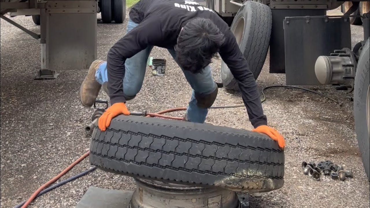 La Manera Mas RAPIDA de Cambiar una Llanta #camion #tireshop #trucking #trucks #troque #fyp