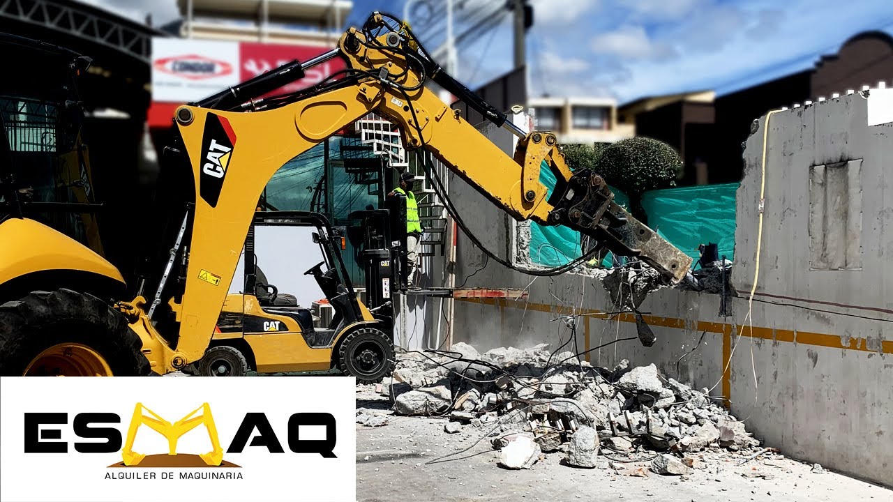 Demolición con Retroexcavadora acoplada Martillo Hidráulico en muro de hormigón armado con #ESMAQ