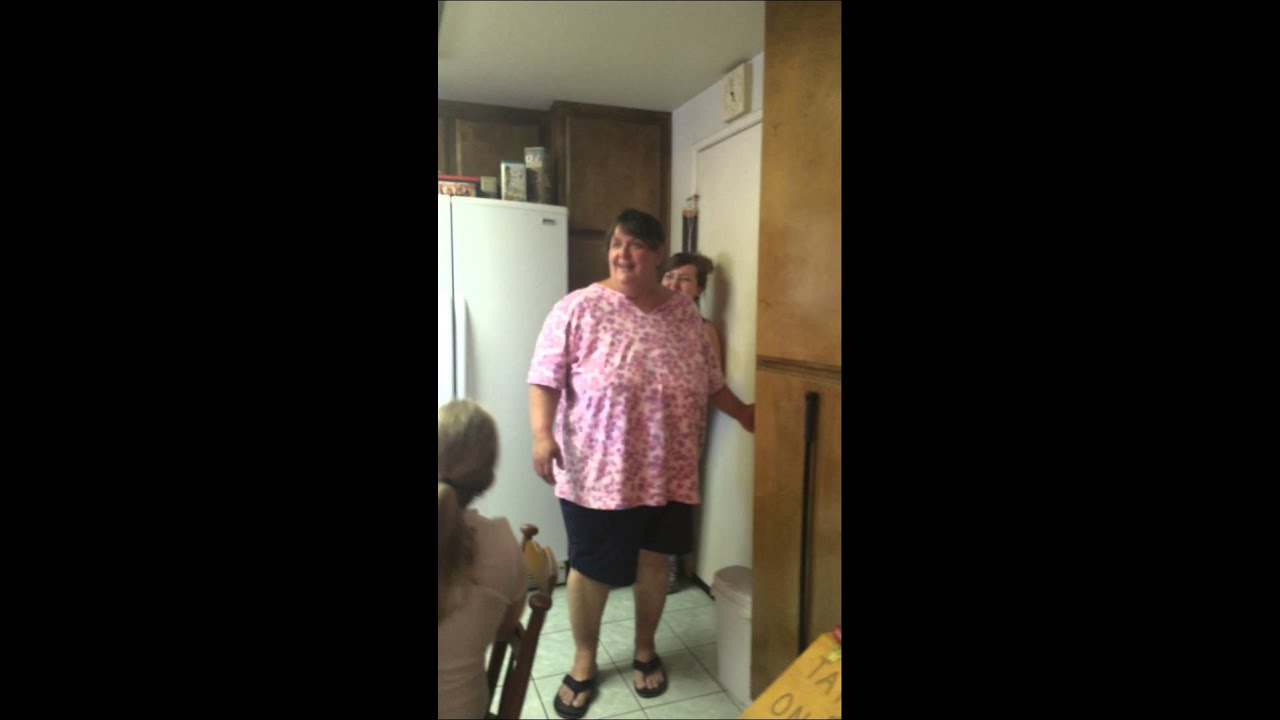 Scare cam!!   My aunt getting scared