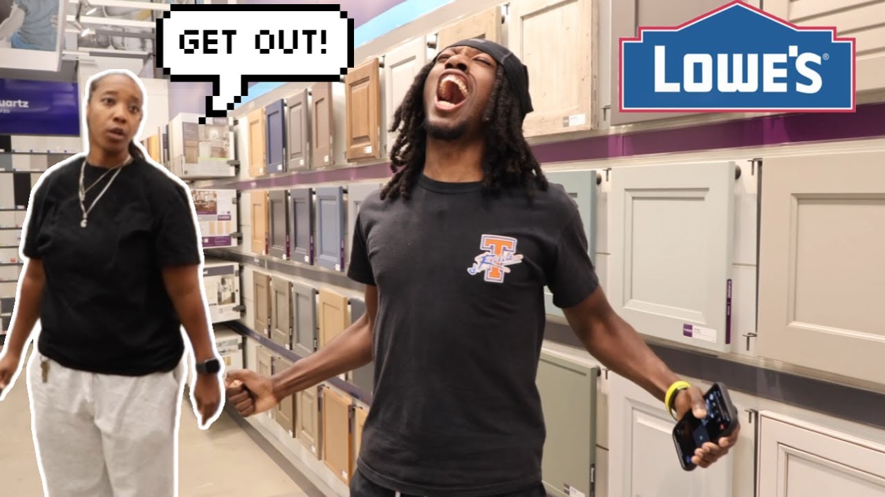 Screaming In Stores Prank!