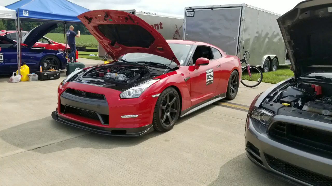 800rwhp LSA supercharged G8 vs 620whp GTR - 1/2 mile dig race