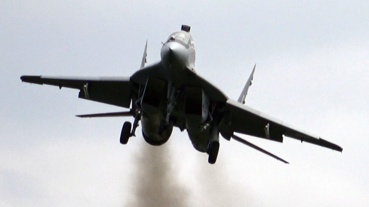 4Kᵁᴴᴰ MiG-29UB Fulcrum 4105 Stanisław Skalski Polish Air Force Arrival @LOTOS GDYNIA AEROBALTIC 2021