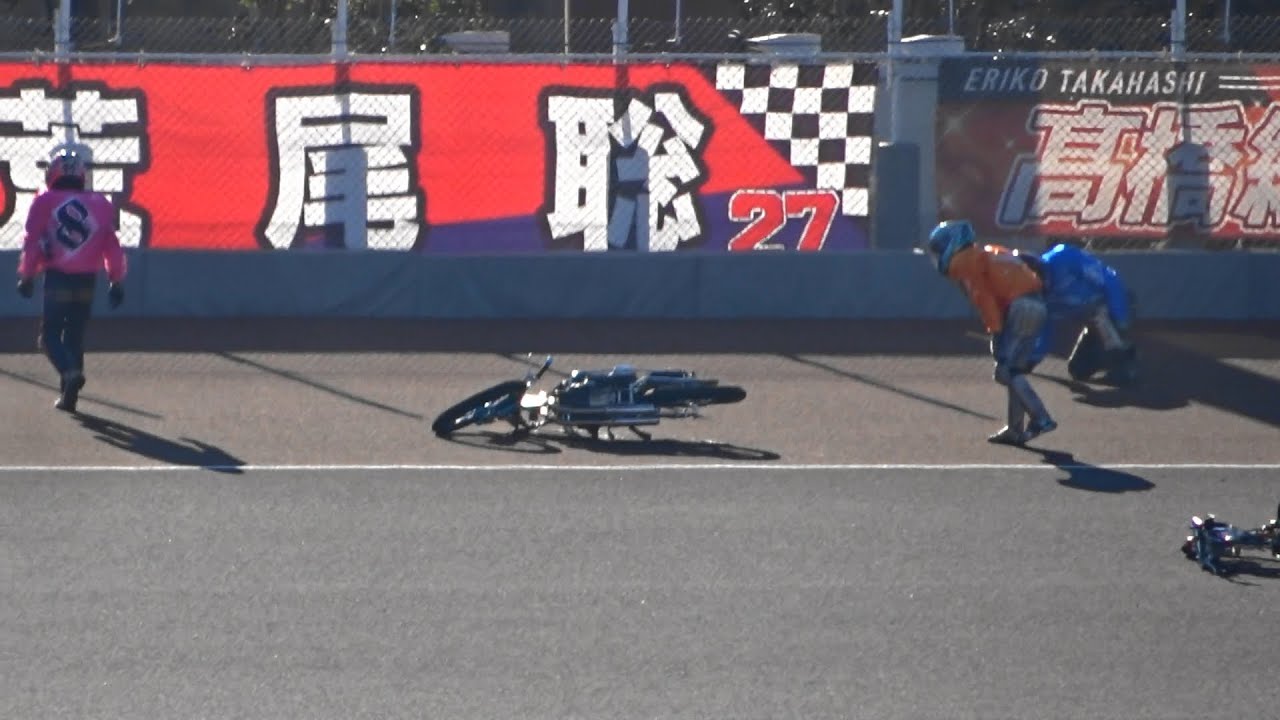 伊勢崎オート  落車事故でレース中止 落車後の処理の様子