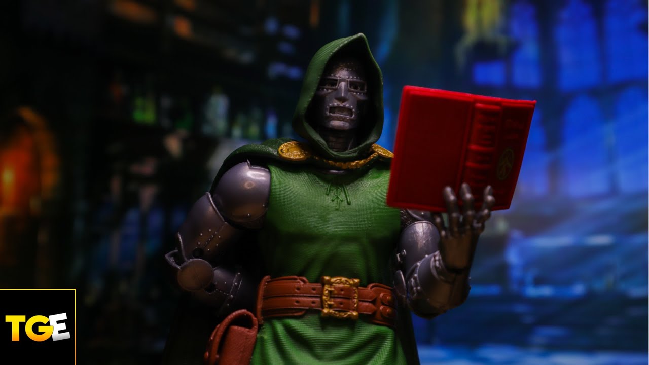 Marvel Legends Fantastic Four Retro Vintage Doctor Doom Figure Review
