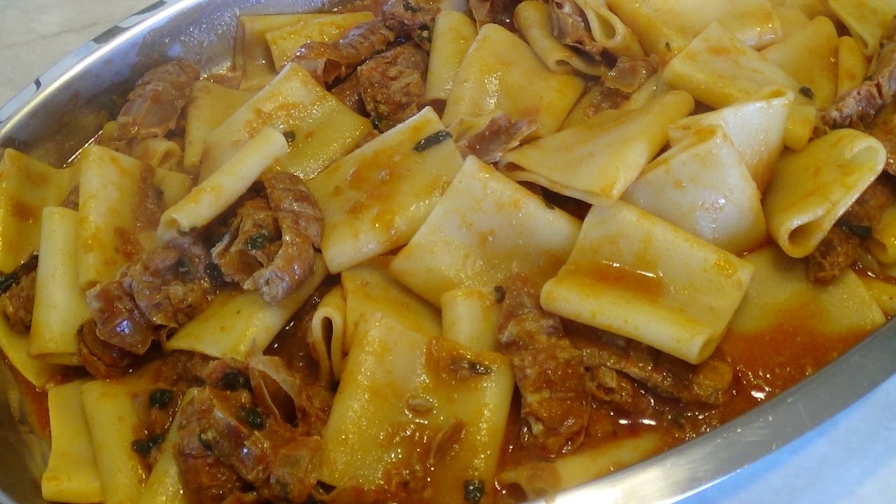 Paccheri con ragù di canocchie