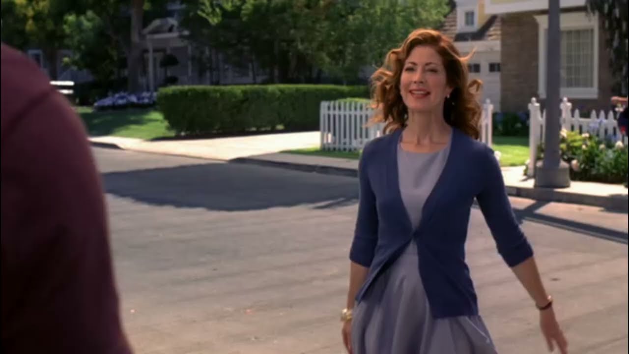 Edie Talks To Victor, Bob And Lee Have Dirt On Katherine - Desperate Housewives 4x05 Scene
