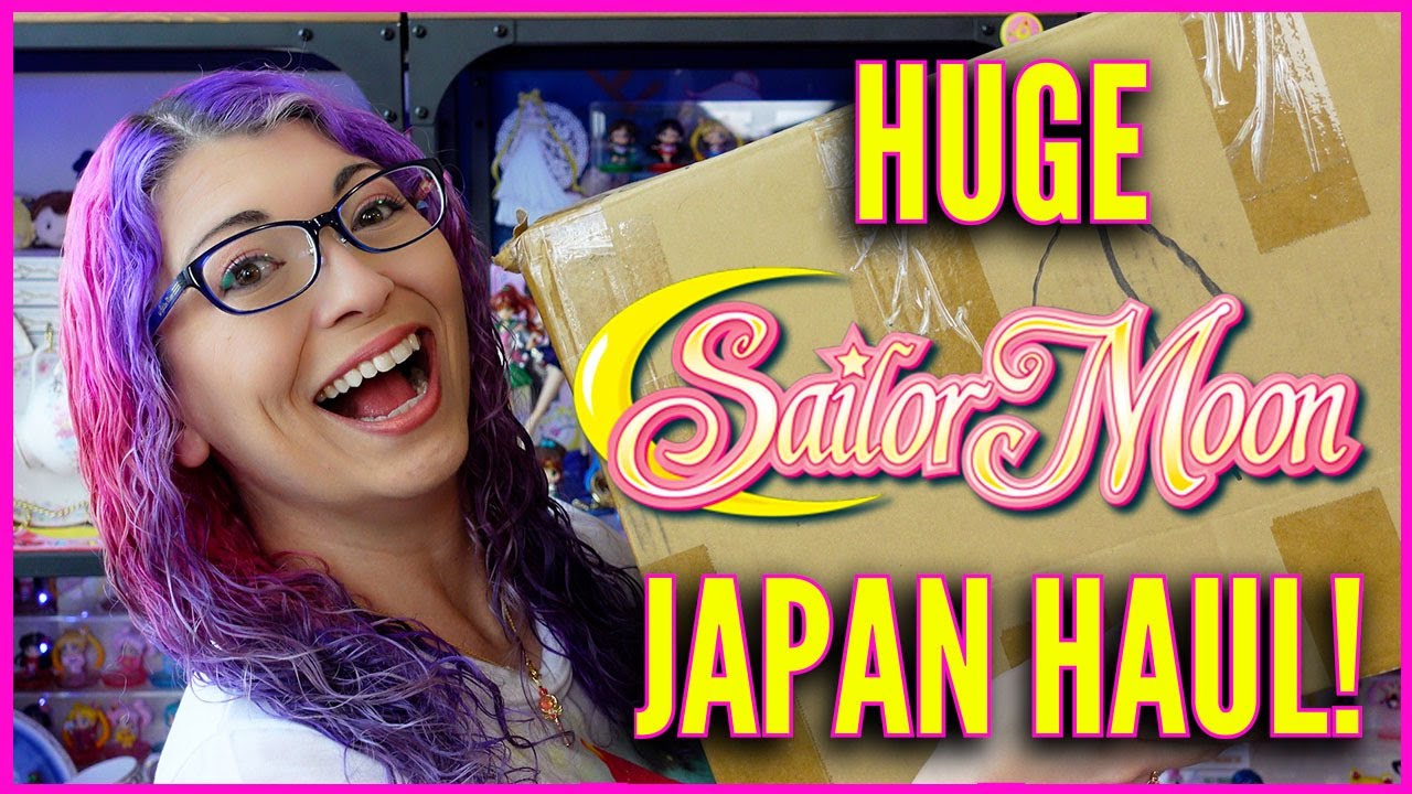 HUGE Sailor Moon Store & Small Worlds Tokyo Japan Haul! + VIESHOW Cinemas x Sailor Moon Collab!
