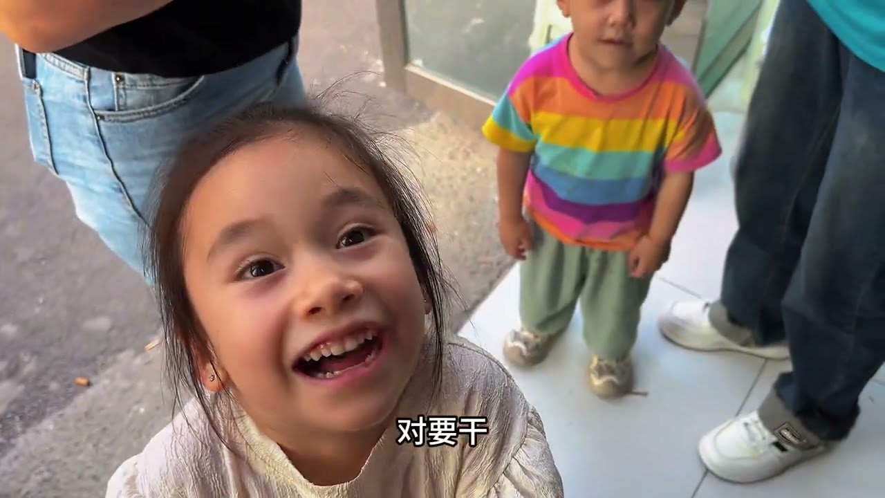 外国媳妇带孩子装修新家，DIY打造彩色房间最后会是什么效果？ #纪录美好生活 #新家装修 #亚美尼亚媳妇扎拉