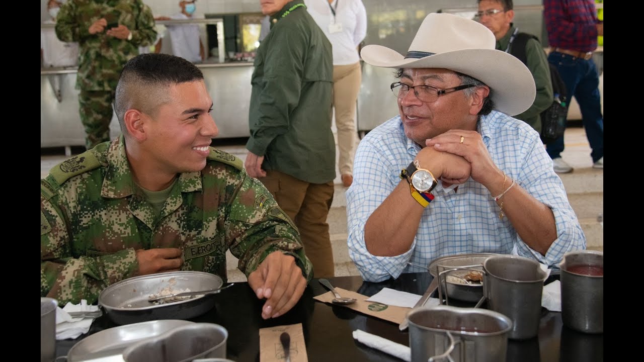 ¿Hicieron las paces? Petro almorzó con tropas del Ejército luego de polémica por desplante