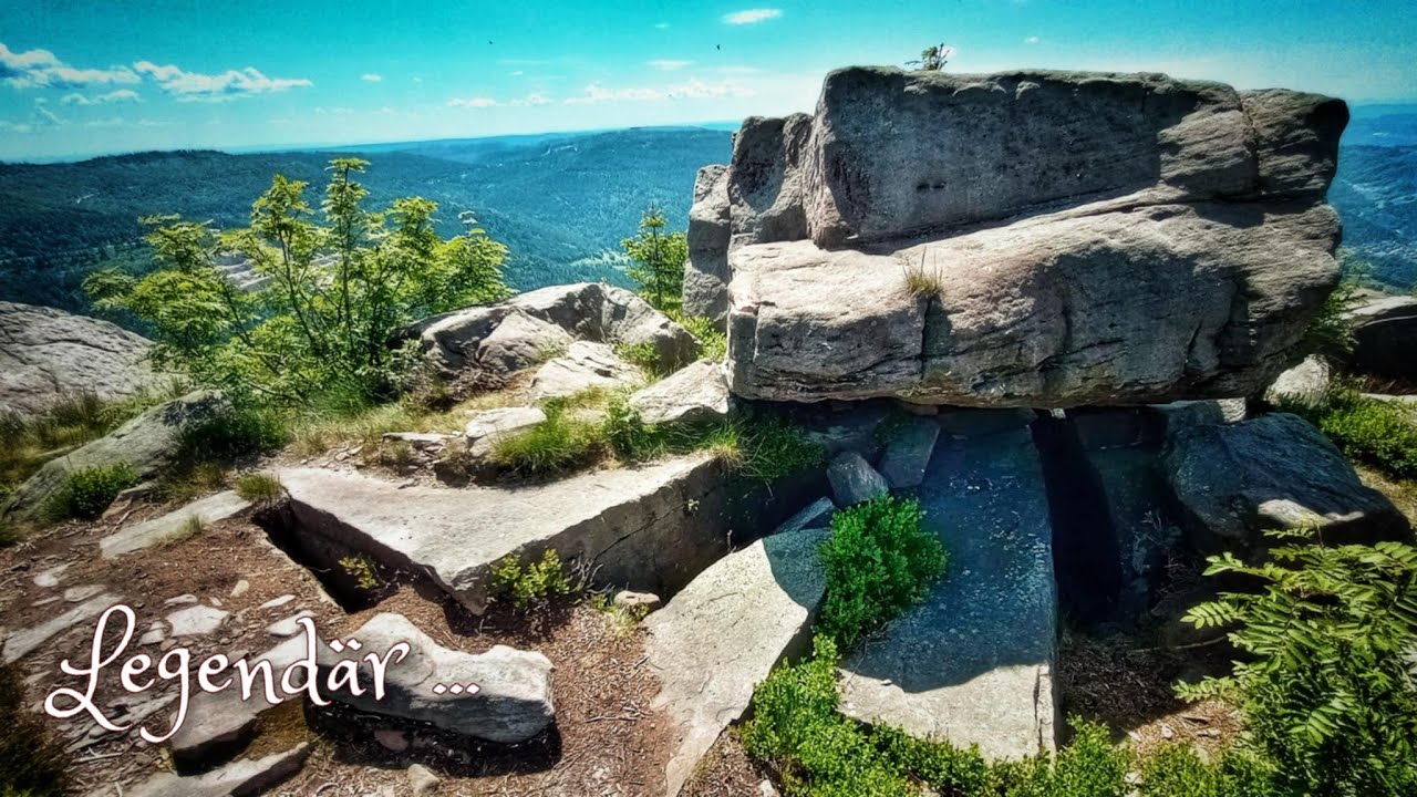 Gespaltene Megalithen, zerstörte antike Bauwerke, auf der Hornisgrinde am Mummelsee 🪨⛰🌲