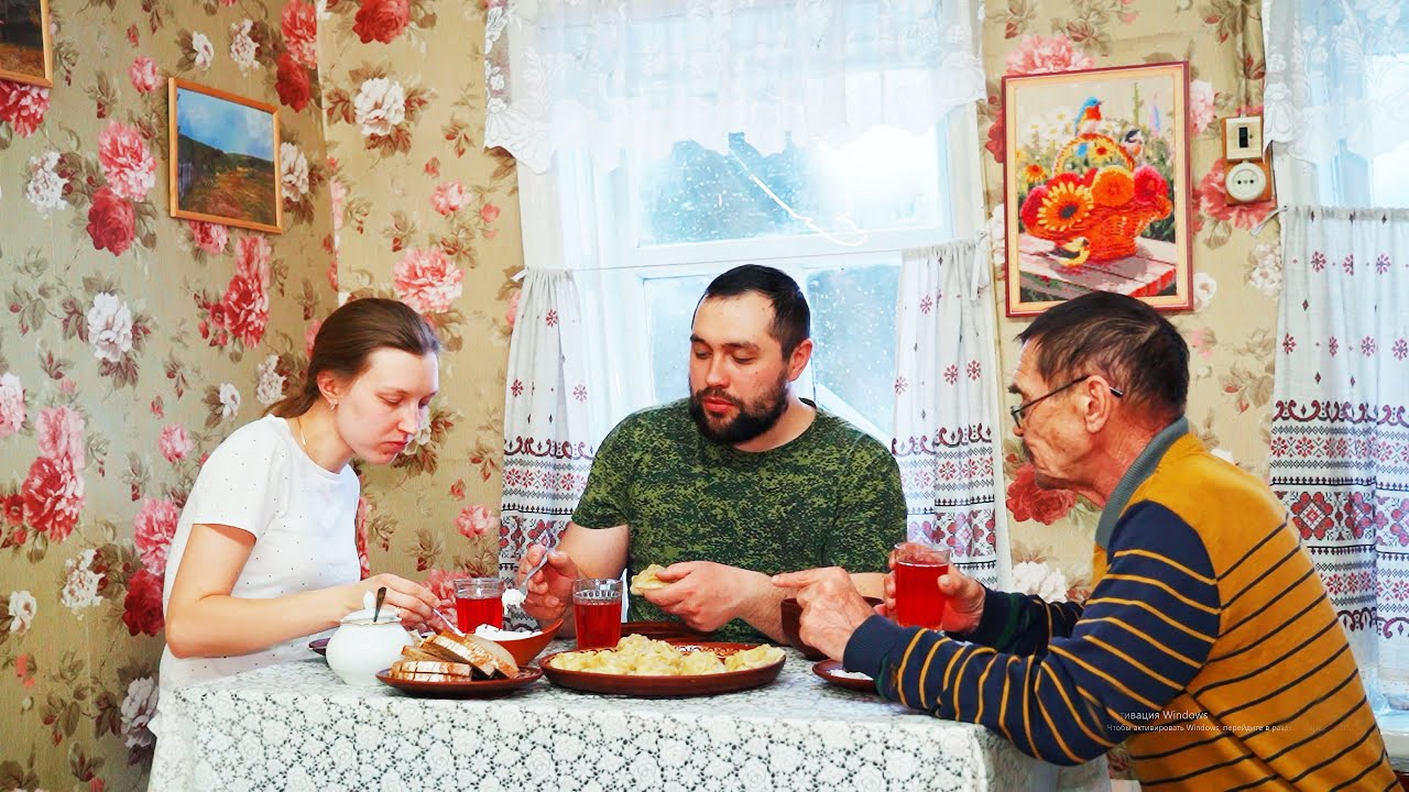 ЖИЗНЬ ВДАЛИ ОТ ЦИВИЛИЗАЦИИ | КАК УСТРОЕН БЫТ В СОВРЕМЕННОЙ ДЕРЕВНЕ | СОЧНЫЕ МАНТЫ СО СВИНИНОЙ